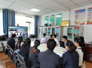 百乐博  收看“党课开讲啦”专题节目